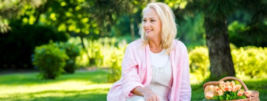 Skin youthening with natural and organic cosmetics/skin care products